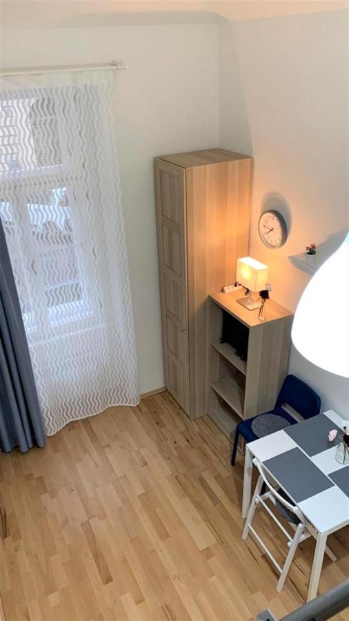 Side Street Apartments Прага Экстерьер фото