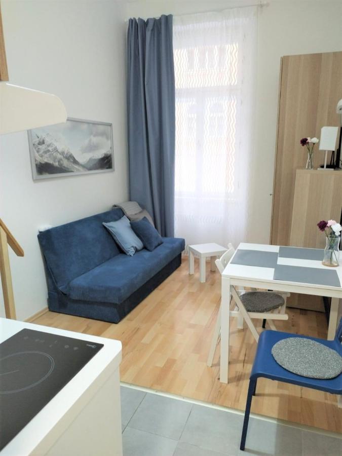 Side Street Apartments Прага Экстерьер фото