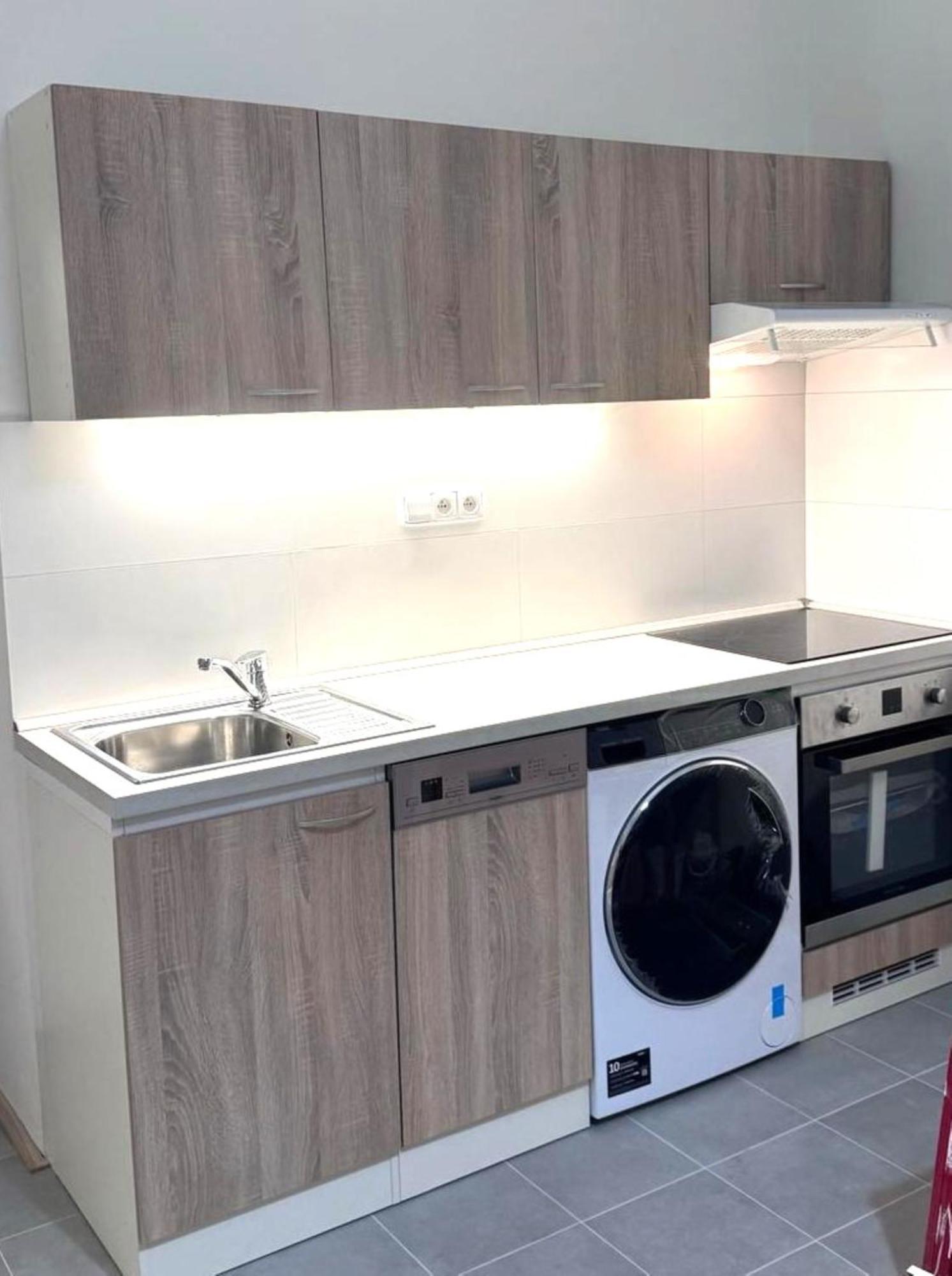 Side Street Apartments Прага Экстерьер фото