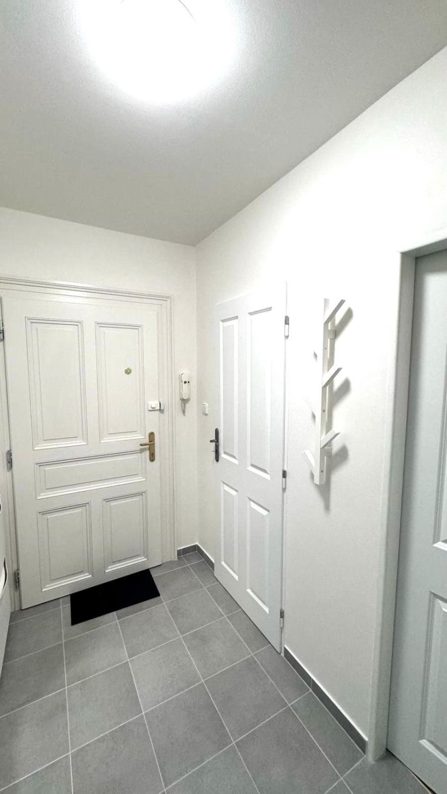 Side Street Apartments Прага Экстерьер фото