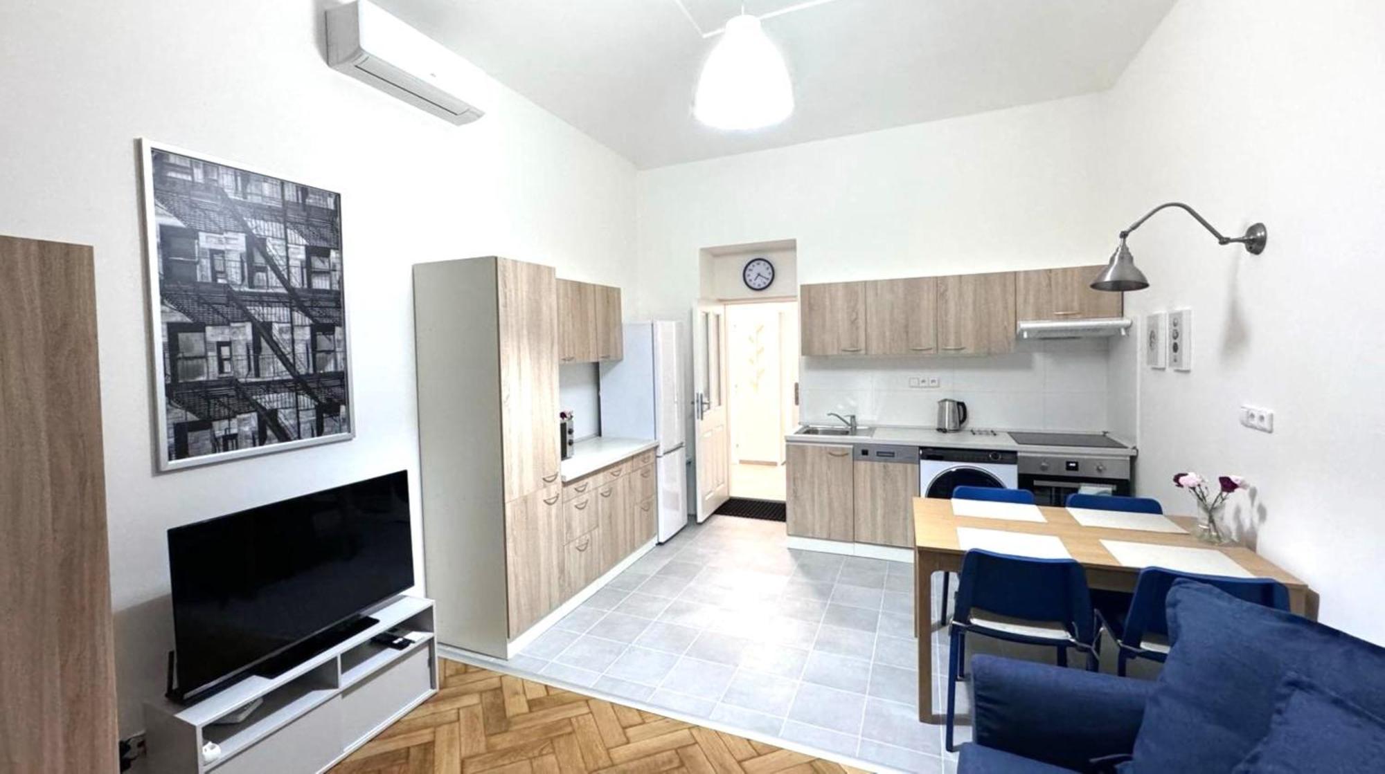 Side Street Apartments Прага Экстерьер фото