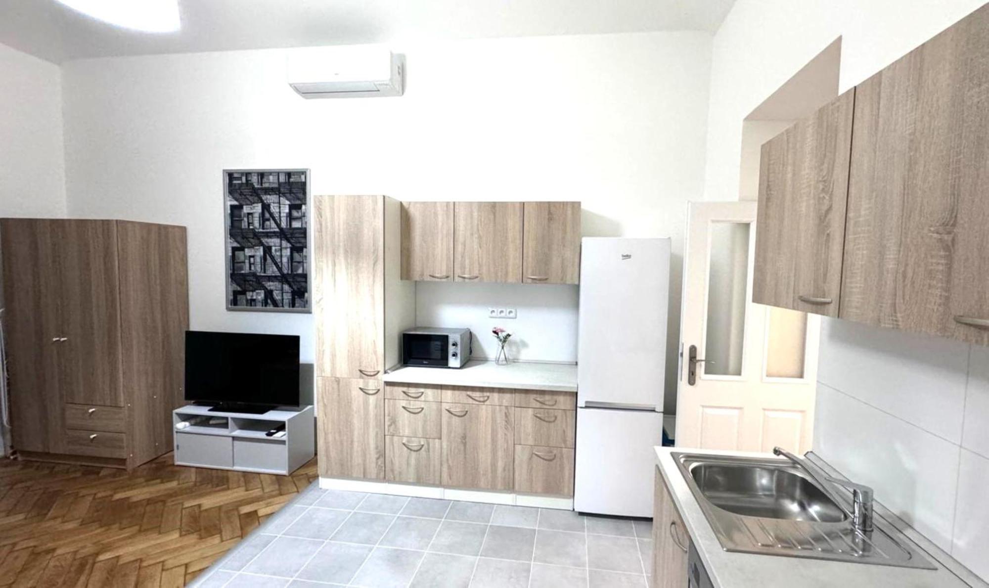 Side Street Apartments Прага Экстерьер фото