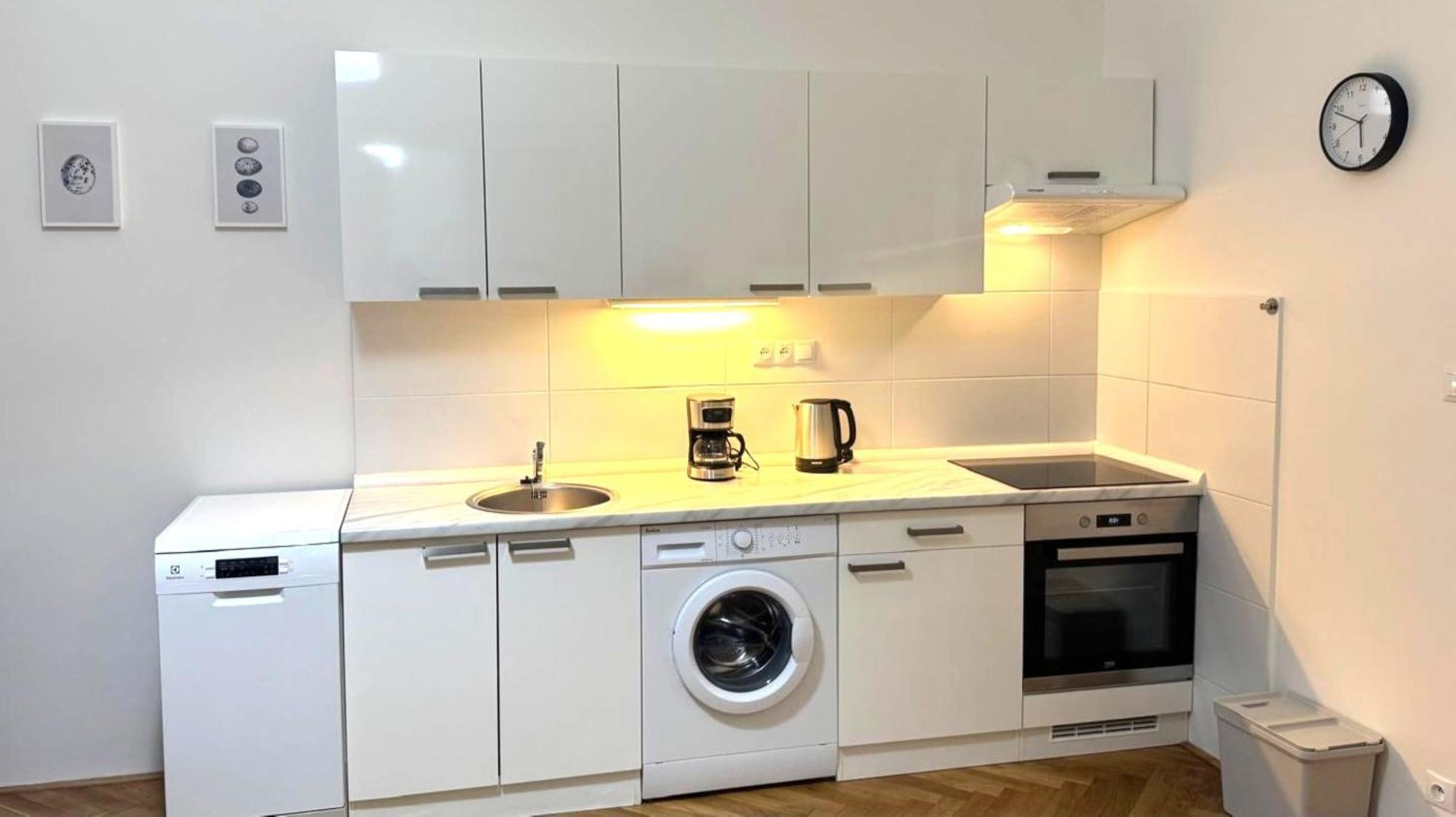 Side Street Apartments Прага Экстерьер фото