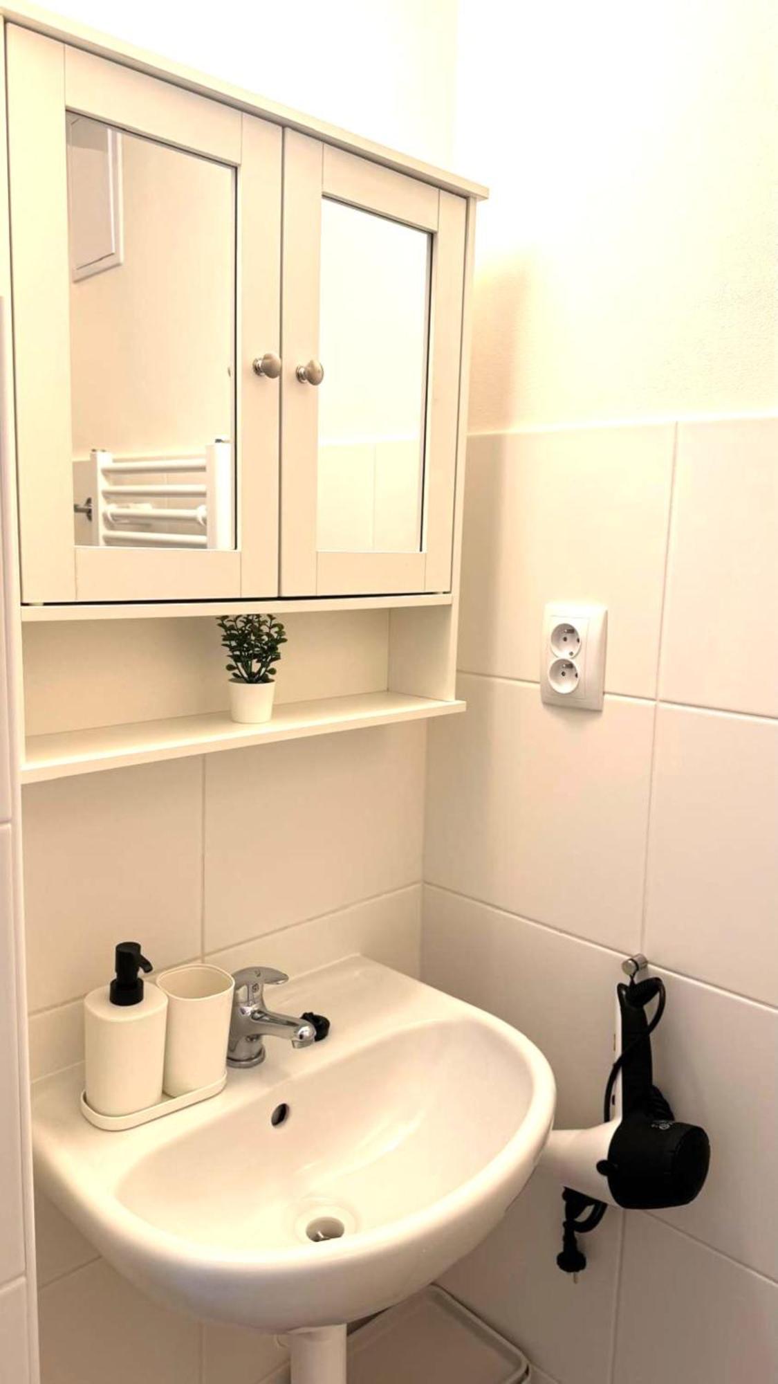 Side Street Apartments Прага Экстерьер фото
